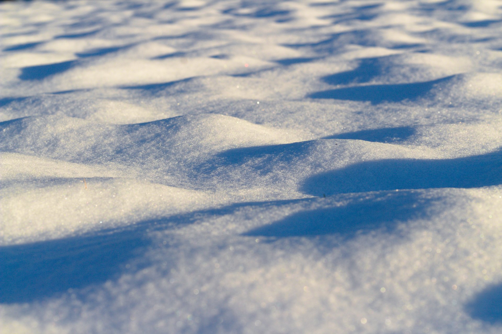 UWB radar system for in-situ snow thickness measurement